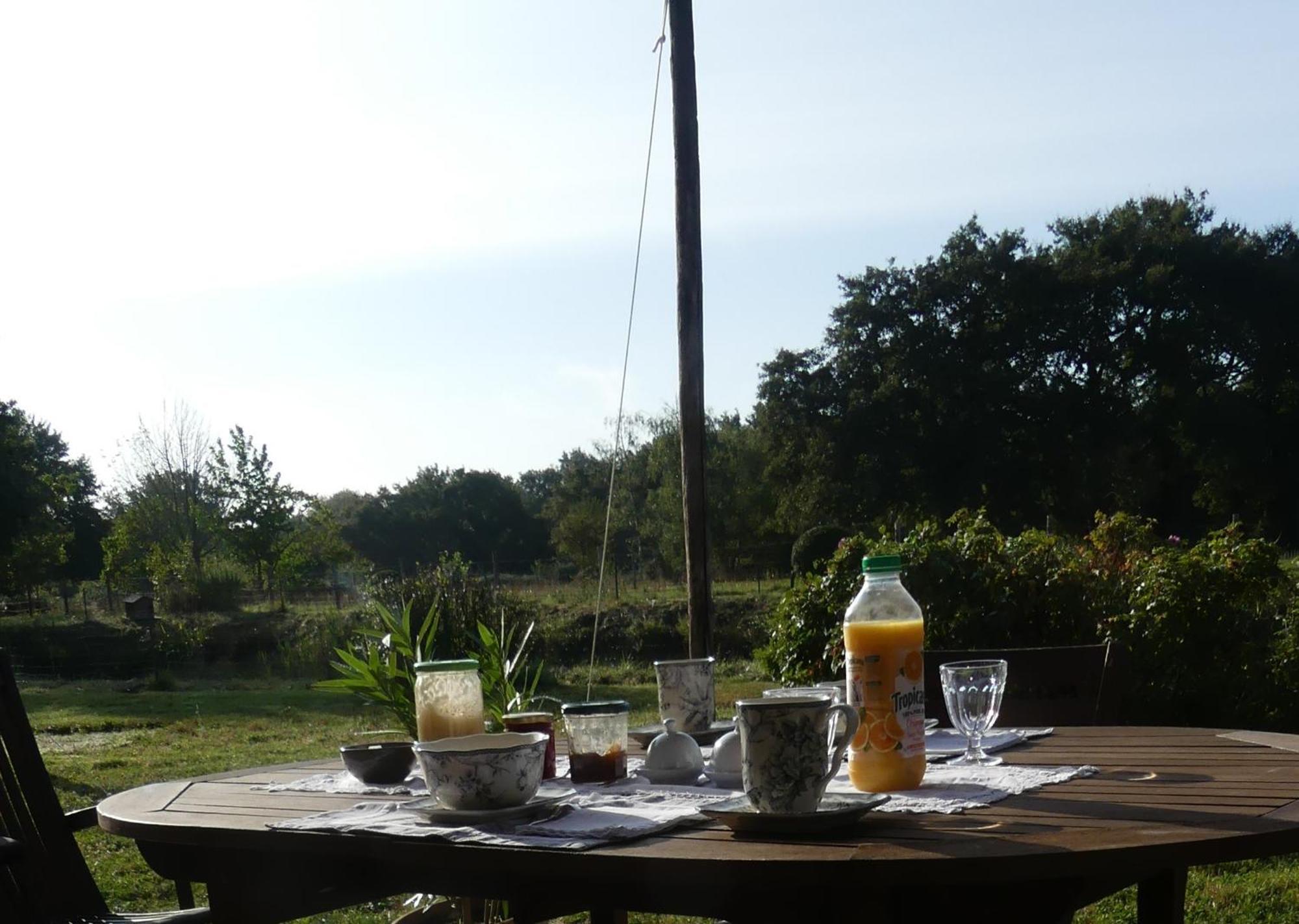 La Petite Lande Bed & Breakfast Ménil Exterior foto